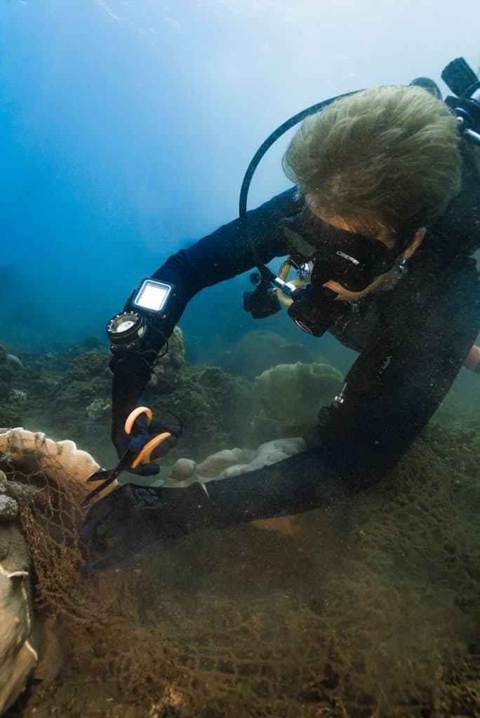Scuba diver cutting ghostnet